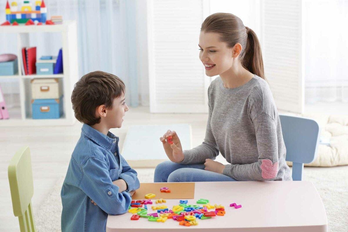 Кому необходимо обратиться к нейрологопеду?