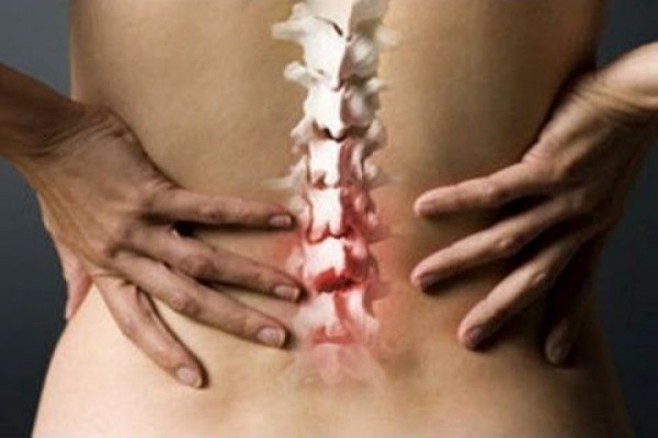 Почему болит позвоночник