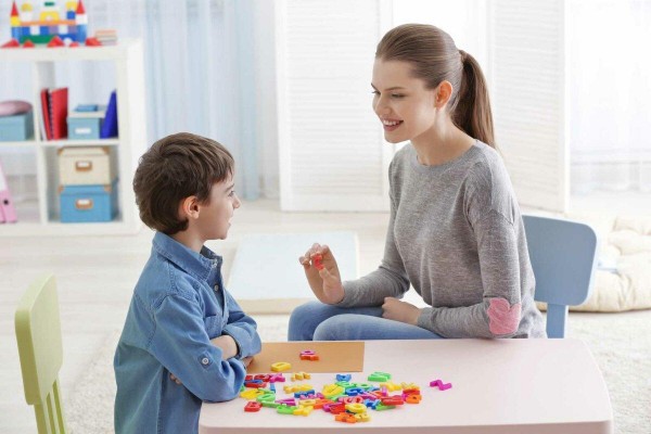 Кому необходимо обратиться к нейрологопеду?